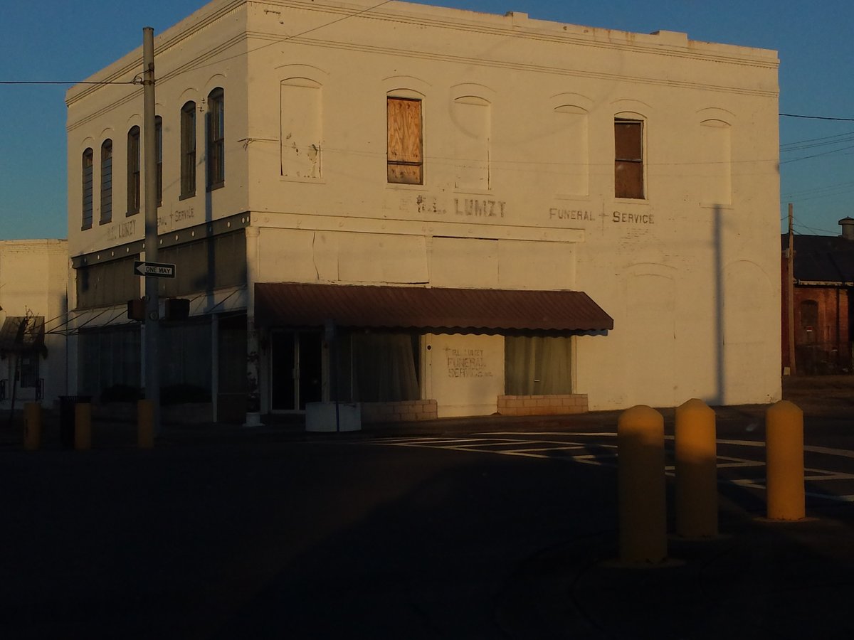 Bessemer, AL - Файл:Bessemer Alabama historic Lumzy funeral home.jpg — Википедия